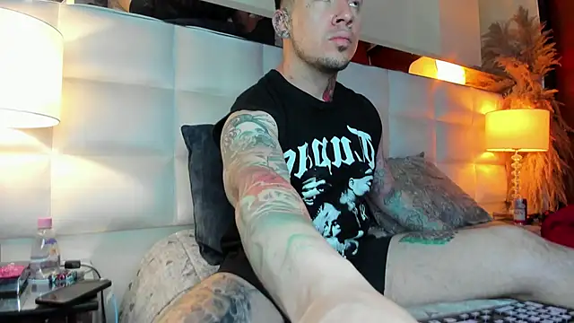 Snapshot of Adam_tatto chatting on 11/04/25, 05:06 Adam tatto online show from 11/04/25, 05:06