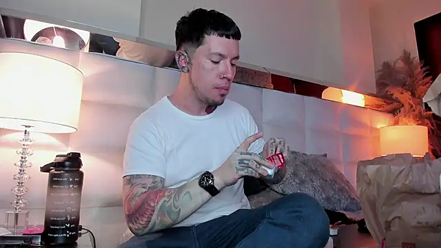 Snapshot of Adam_tatto chatting on 11/05/25, 04:56 Adam tatto online show from 11/05/25, 04:56