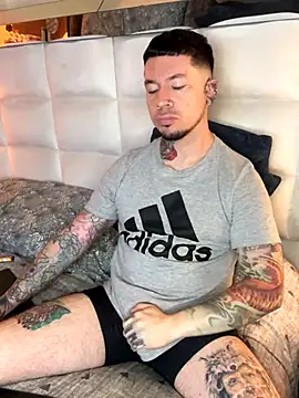 Snapshot of Adam_tatto chatting on 11/20/25, 12:38 Adam tatto online show from 11/20/25, 12:38