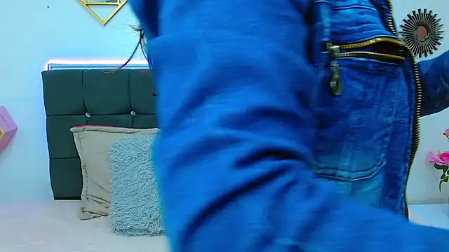 karlamorris  online show from 02/22/25, 08:53