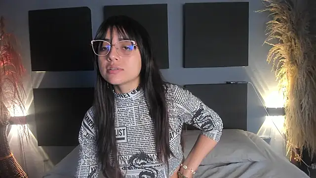 Snapshot of Sophy_SmileSweet chatting on 02/06/25, 11:43 Sophy SmileSweet online show from 02/06/25, 11:43