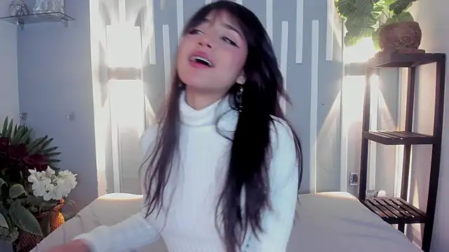 Snapshot of Sophy_SmileSweet chatting on 02/11/25, 02:57 Sophy SmileSweet online show from 02/11/25, 02:57