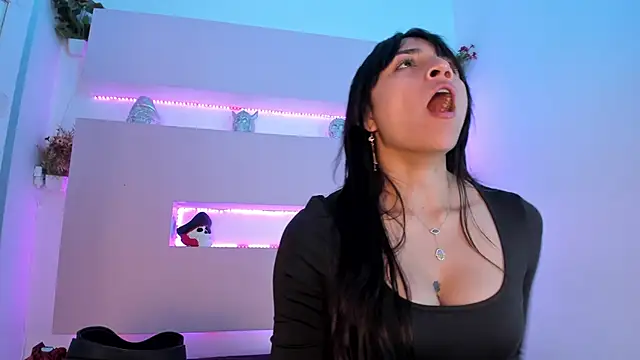 Snapshot of Sophy_SmileSweet chatting on 02/18/25, 11:44 Sophy SmileSweet online show from 02/18/25, 11:44