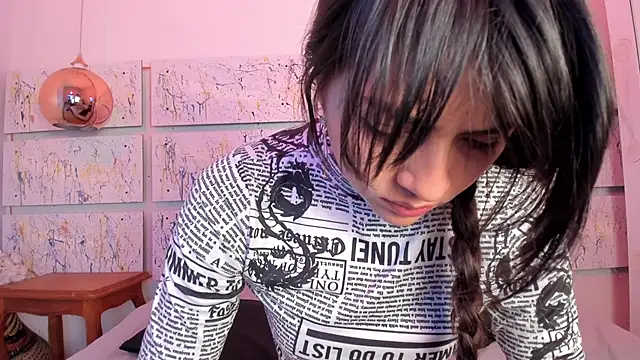 Snapshot of Sophy_SmileSweet chatting on 02/19/25, 11:49 Sophy SmileSweet online show from 02/19/25, 11:49