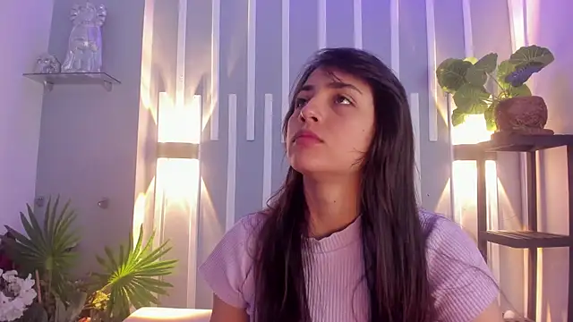 Snapshot of Sophy_SmileSweet chatting on 03/04/25, 11:40 Sophy SmileSweet online show from 03/04/25, 11:40