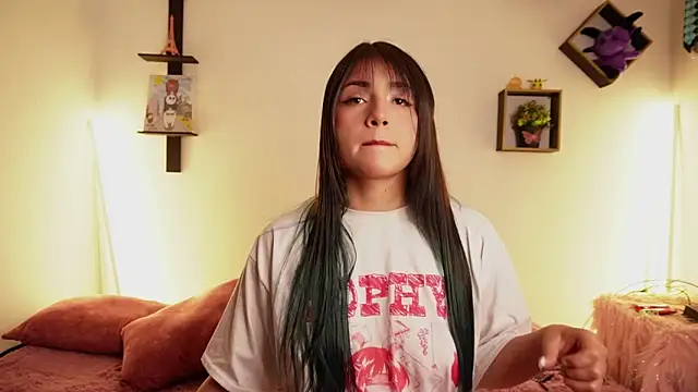 Snapshot of Sophy_SmileSweet chatting on 10/17/25, 01:35 Sophy SmileSweet online show from 10/17/25, 01:35