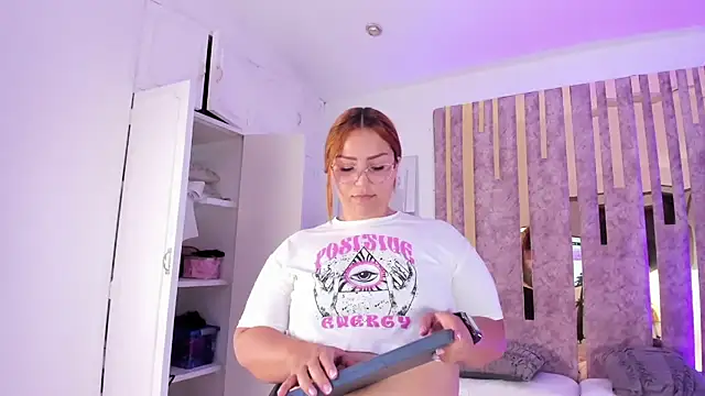 LeahxBarker online show from 01/31/25, 11:24