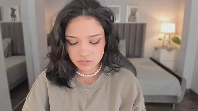 renee shelby  online show from 09/11/25, 09:04