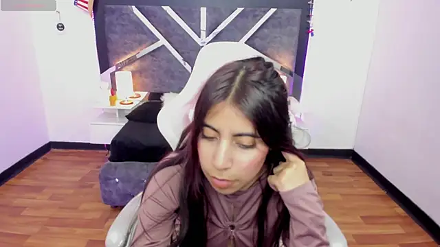 lunitaa18 online show from 02/10/25, 09:25