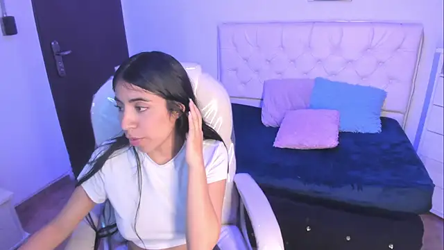 lunitaa18 online show from 12/22/25, 08:50