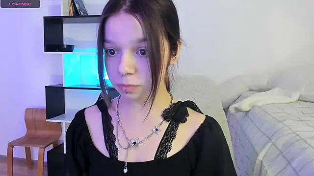 Snapshot of crystal_lilith chatting on 02/10/25, 08:53 crystal lilith online show from 02/10/25, 08:53