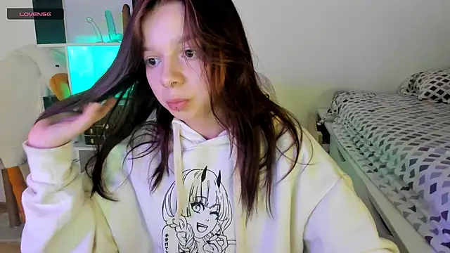 Snapshot of crystal_lilith chatting on 02/22/25, 01:24 crystal lilith online show from 02/22/25, 01:24