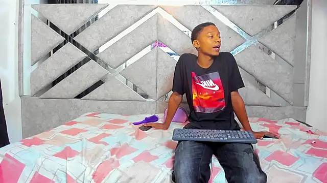 EvaxEmma online show from 02/07/25, 12:50