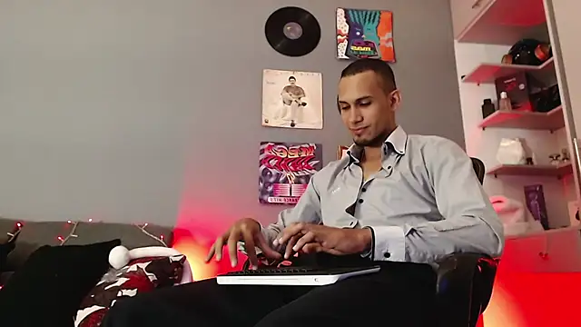 MagnusFrost online show from 12/28/24, 06:06