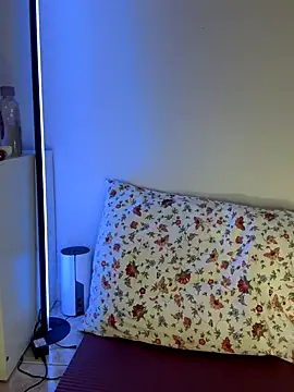 yaprakmericc online show from 11/04/25, 07:46