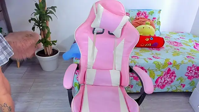 Sofi Martinezz0 online show from 10/04/25, 02:48