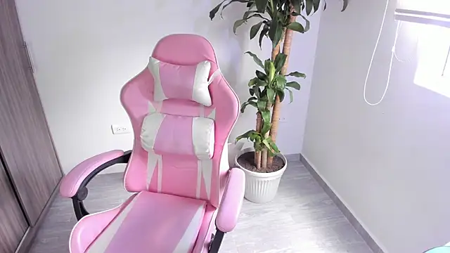 Sofi Martinezz0 online show from 10/22/25, 03:34