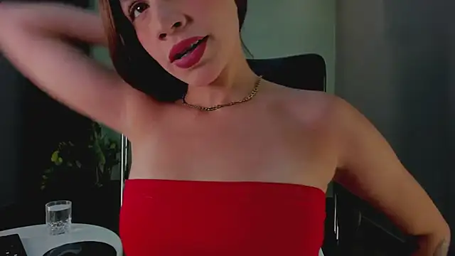 Snapshot of LynnSam_ chatting on 02/05/25, 12:42 LynnSam online show from 02/05/25, 12:42