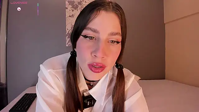 Snapshot of LynnSam_ chatting on 09/27/25, 11:10 LynnSam online show from 09/27/25, 11:10