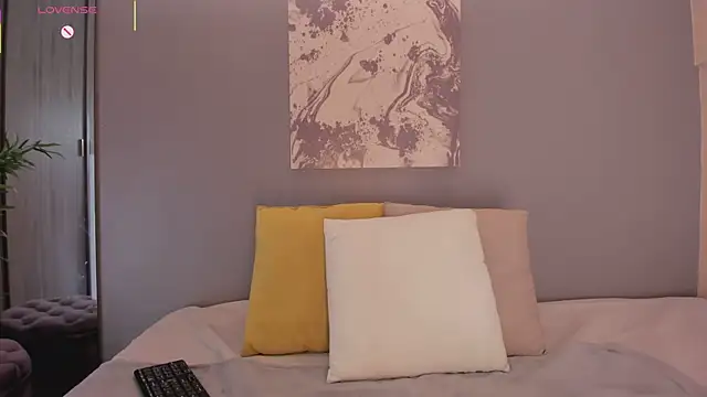 Snapshot of LynnSam_ chatting on 10/24/25, 11:23 LynnSam online show from 10/24/25, 11:23