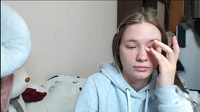 leila bambi  online show from 12/24/24, 12:11