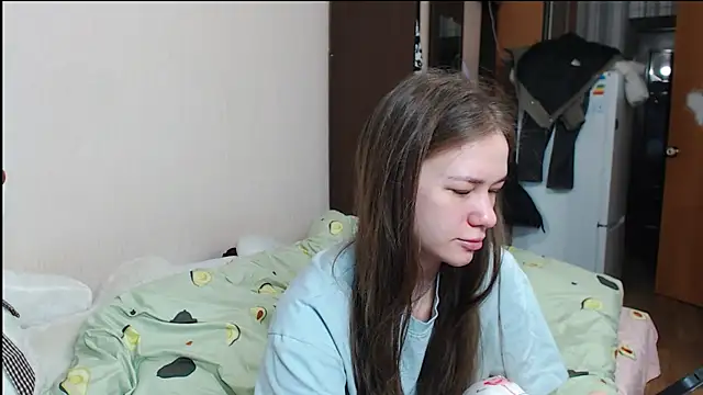 leila bambi  online show from 12/30/24, 10:01