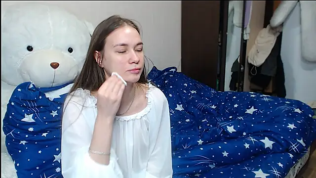 leila bambi  online show from 01/28/25, 04:29