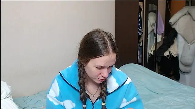 leila bambi  online show from 02/05/25, 03:20