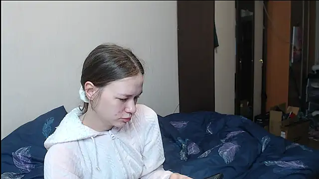 leila bambi  online show from 03/13/25, 05:50