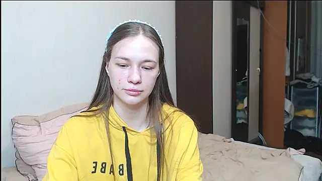 leila bambi  online show from 03/18/25, 03:31