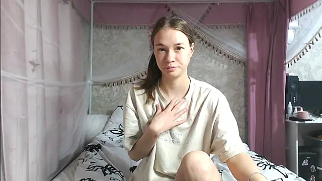 leila bambi  online show from 11/21/25, 11:53