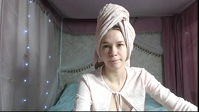 leila bambi  online show from 12/19/25, 09:44