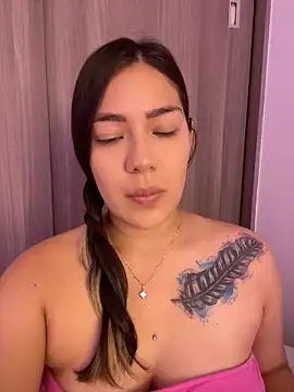 Latina vanessa online show from 12/24/24, 01:49