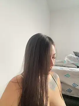 Latina vanessa online show from 10/08/25, 10:40