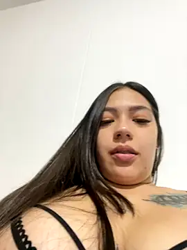 Latina vanessa online show from 11/16/25, 04:29