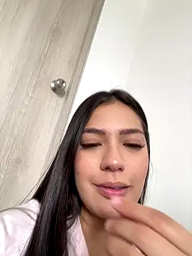 Latina vanessa online show from 11/16/25, 04:34