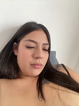 Latina vanessa online show from 11/19/25, 05:57
