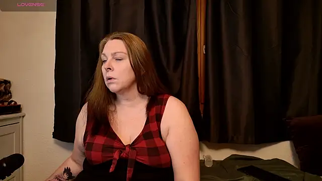 Snapshot of Big_Beautiful_MILF chatting on 02/17/25, 07:42 Big Beautiful MILF online show from 02/17/25, 07:42