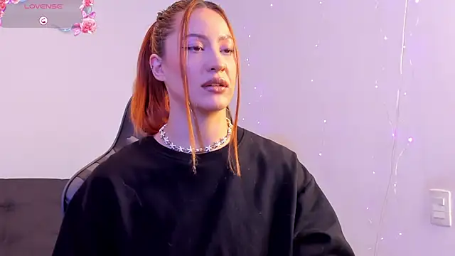 Snapshot of Amypond__ chatting on 10/06/25, 12:35 Amypond online show from 10/06/25, 12:35