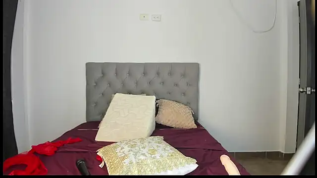 Nicol Swift  online show from 02/06/25, 02:55