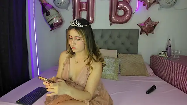 Nicol Swift  online show from 09/14/25, 12:10