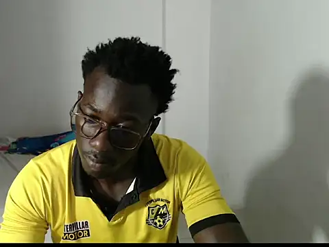 Snapshot of _Lowmaypalacios chatting on 04/13/26, 06:13 Lowmaypalacios online show from 04/13/26, 06:13