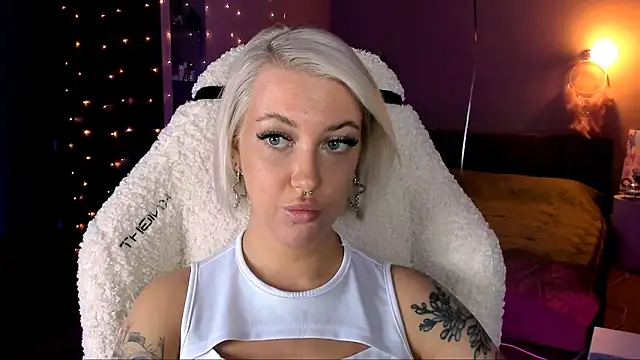 Snapshot of tykioty_Miley chatting on 12/06/24, 02:28 tykioty Miley online show from 12/06/24, 02:28