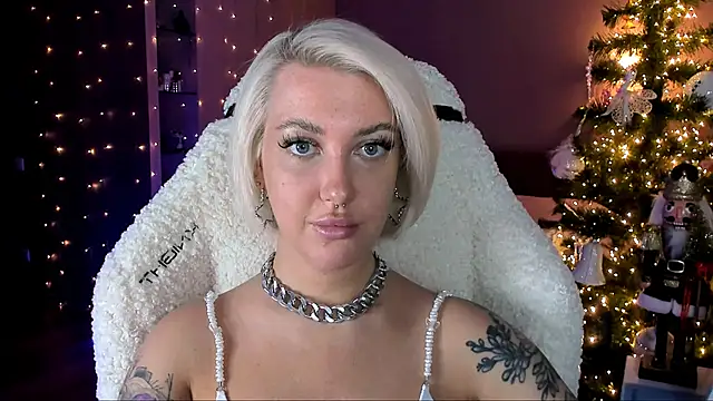 Snapshot of tykioty_Miley chatting on 12/21/24, 12:27 tykioty Miley online show from 12/21/24, 12:27