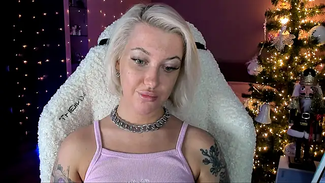 Snapshot of tykioty_Miley chatting on 12/25/24, 03:38 tykioty Miley online show from 12/25/24, 03:38