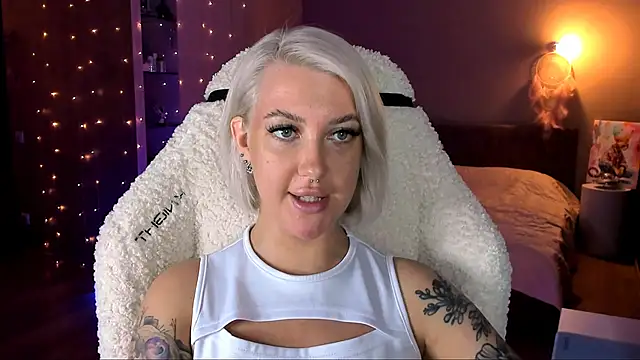 Snapshot of tykioty_Miley chatting on 01/28/25, 06:49 tykioty Miley online show from 01/28/25, 06:49