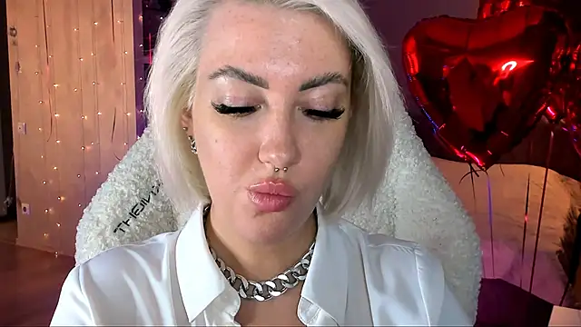 Snapshot of tykioty_Miley chatting on 02/14/25, 01:08 tykioty Miley online show from 02/14/25, 01:08