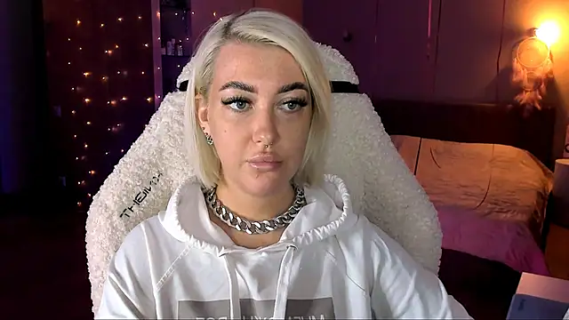 Snapshot of tykioty_Miley chatting on 02/23/25, 02:25 tykioty Miley online show from 02/23/25, 02:25