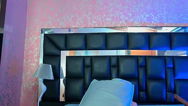 Snapshot of sh_malala chatting on 10/18/25, 07:14 sh malala online show from 10/18/25, 07:14