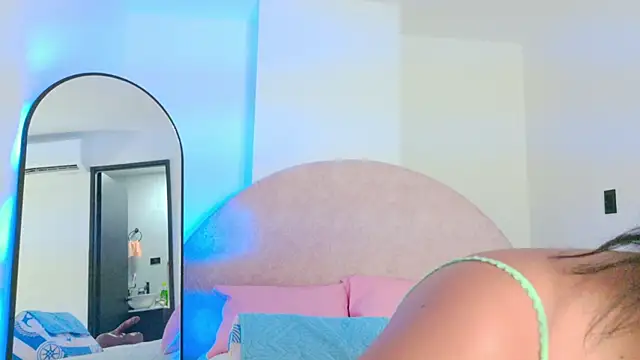 Snapshot of sh_malala chatting on 11/25/25, 07:14 sh malala online show from 11/25/25, 07:14